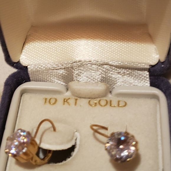 10 K GOLD PIERCED EARRINGS - Picture 2 of 7